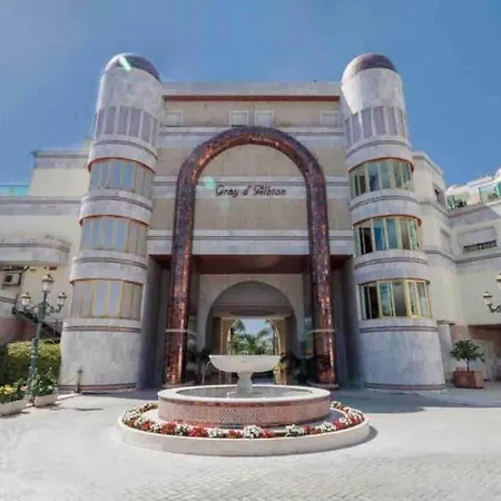 Frontline Sea En Puerto Banus Grey De Albion *