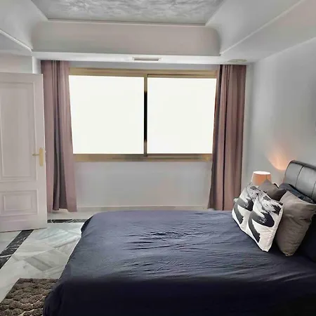 Frontline Sea En Puerto Banus Grey De Albion Apartman Marbella